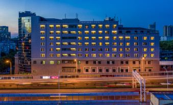 Lichengzhi Hotel (Wuhan Optics Valley Engineering University Yangjiawan Subway Station)