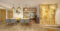 Wanyi Hotel (Chongqing Jiefangbei Pedestrian Street Hongyadong Branch)