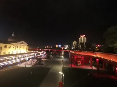 Meihekou 9520 day rental apartment Отели рядом с достопримечательностью «Meihekoushi Zhangbai Mountain Botanical Garden»