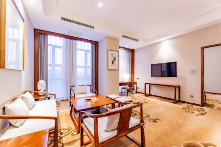 Aizhimeng & Yingbin Hotel Отели рядом с достопримечательностью «Mengguxiangqi Square»