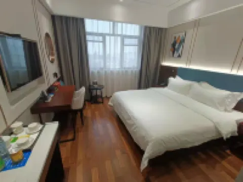 Holiday Inn Tselebari Hotels in Qira