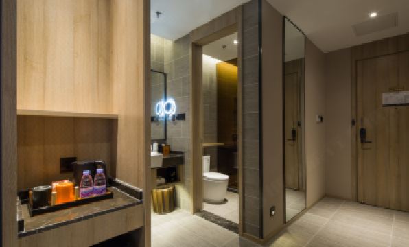 Shenzhen DingjunshanYouxi Movie Hotel(Bao'an International Airport Baotian 1st Road Subway Station)