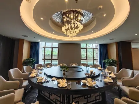 Zhongxin Yuedong Hotel Отели рядом с достопримечательностью «Lingying Temple»