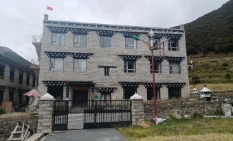 Daocheng Sangtu Linzhu Hotel