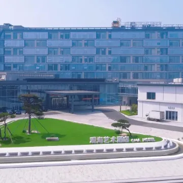 Sea View Art Hotel (Rizhao Duodao Sea Store)