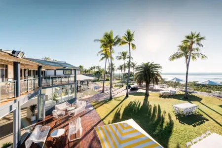 Mangrove Resort Hotel Отели в г. Олонгапо