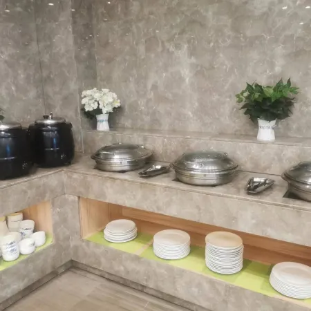 Helezhan Airport Hotel (Qingdao Jiaodong International Airport) Отели в г. Цзяочжоу