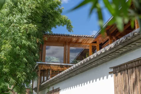 A cloud inn in Shaxi ancient town Отели в г. Цзянчуань