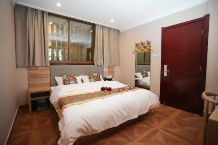 Donghui Business Hotel (Feixi Taohua Town Government Baida Outlet Living Plaza)