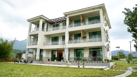 Lakeside Xiaoyuan Отели рядом с достопримечательностью «Wanlü Lake · Wanlü Valley Resort»