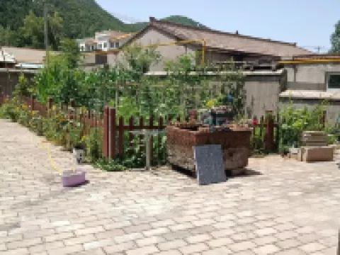 Courtyard Homestays in Huanglong County Hotels in Huanglong