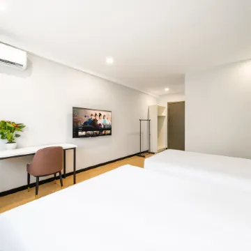 Zihuayuan Hotel Отели рядом с достопримечательностью «Jinjiu Refuge»