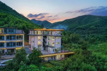 Four Seasons’ Wind HomeStay Отели рядом с достопримечательностью «Chuancun»