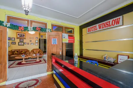 RedDoorz near Mangrove Forest Kupang Отели в г. Купанг