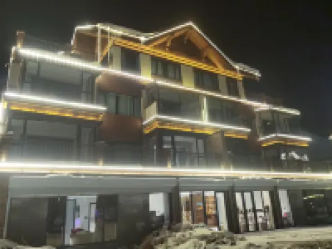 Altai Riverside Shanfeng Homestay (Jiangjunshan International Ski Resort)