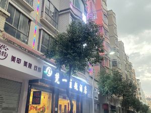 Qujing Xinyi Theme Hotel