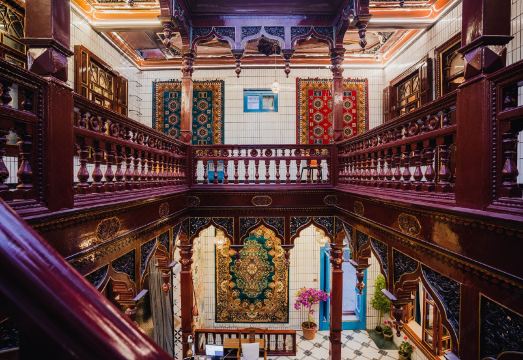 쉰장 비에위안 홈스테이의 위구르 양식 건물 내부 