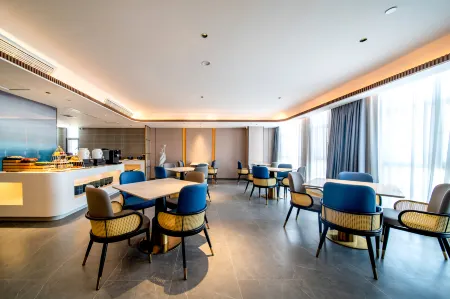 Starway Hotel (Bole Shidaiguangchang) Отели рядом с достопримечательностью «Bortala Polytechnic»