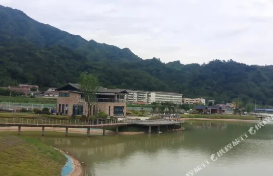 佛坪御苑翠湖民宿