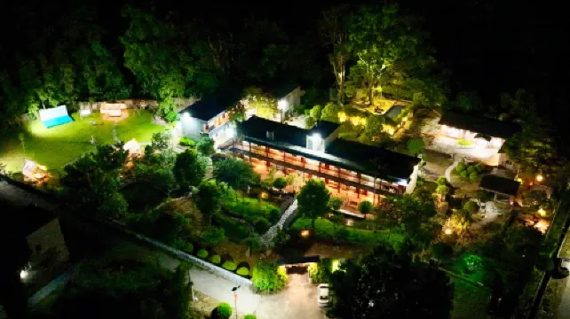 Yingxi Peak Forest Corridor Cuiying Residence