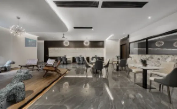 Flowers of the wayfaring seasons Hotel