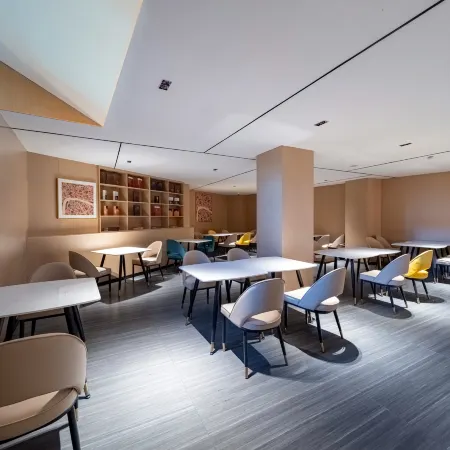 CHEERMAY Hotel (Hunchun Xiandai Baihuo Haixianjie)