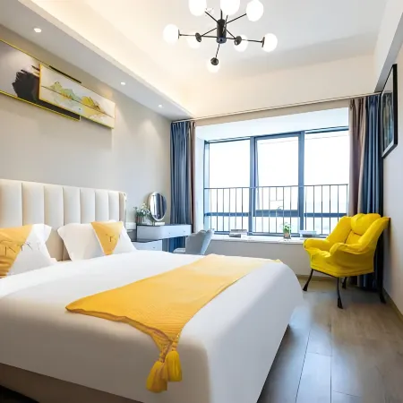 Xingmu Boutique Audio-Visual Apartment (Shenyang North Station Huafu)