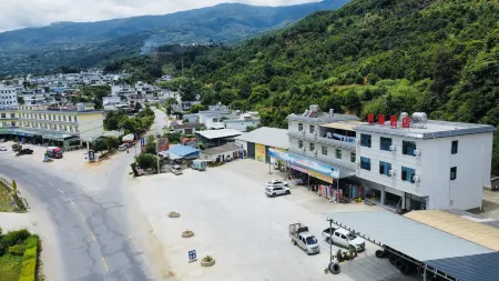 SHI JU HOTEL Отели рядом с достопримечательностью «Yun County Happy Water World»