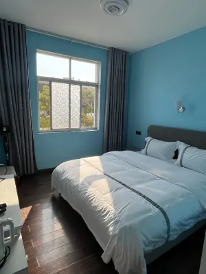 Maitreya Hongxiang Hotel (Honghe Water Town Giant Century Square Branch)