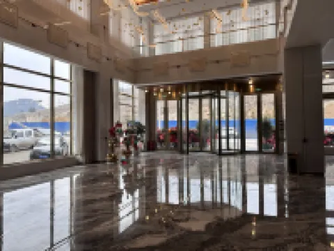 전슝 징청 그랜드 호텔 (이러 타운)