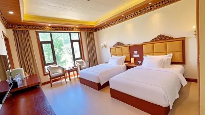 Xueyu Palace Hotel Hotels near Xinduqiao Town