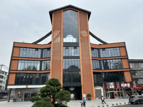 Such as Yuanmo Crystal Hotel Apartment (New International Expo Center Yanggao South Road Store)