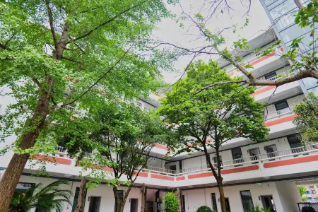 Momo Hostel Отели рядом с достопримечательностью «Bao'en Temple, Pingwu»