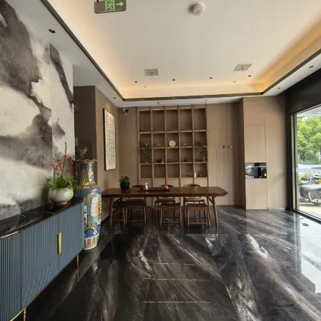 Lanwan Wanhua Garden Hotel (Slender West Lake)