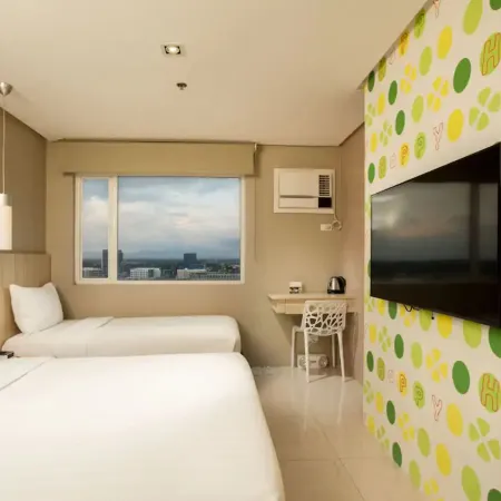 Injap Tower Hotel Отели рядом с достопримечательностью «Площадь Моло»