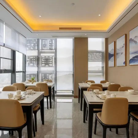 Tongluo Mercure Hotel (Yongxiu Station Xincheng Tongluowan Plaza)