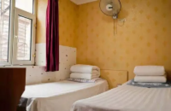 Baicheng Yanlin Fashion Hotel