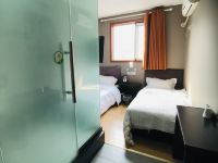 99优选酒店(北京南站洋桥店) - 高级双床房