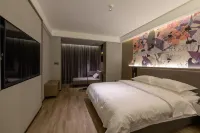 Huangchuan Rongzhu Hotel - 2-Star