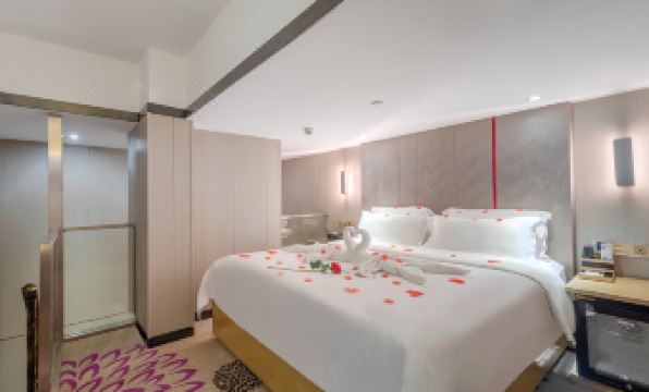 Lavande Hotels (Shenzhen Baoan Maxland Pingzhou Metro Station) - Housity
