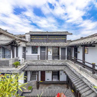 Hongya Danjinglou Hotel Hotels near Yupingshan Resort