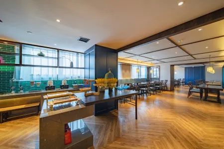 TILL BRIGHT HOTEL (Wanda Plaza store of Huaihua High Speed Railway South Station) Отели рядом с достопримечательностью «Zhongpo Places of Interest»