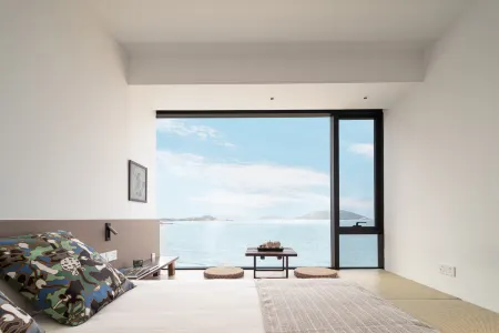 Borrow tea and ask for a home stay with tea and sea view
