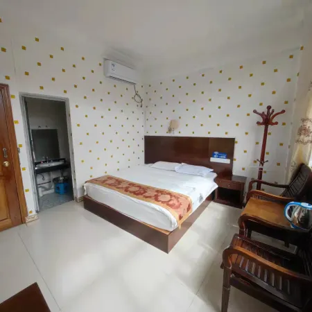 Longling Jianping Hotel