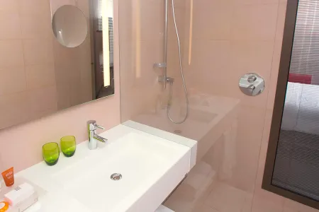 Holiday Inn Algiers - Cheraga Tower Отели в г. Ain Benian