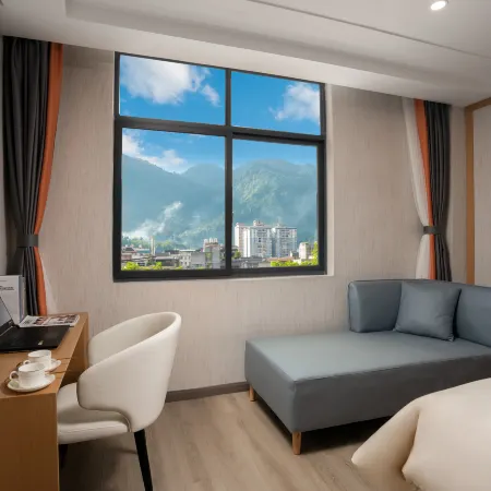 Rongjiang Tianchi Qiyue Hotel (Cunchao Football Field)