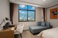 Rongjiang Tianchi Qiyue Hotel (Cunchao Football Field)
