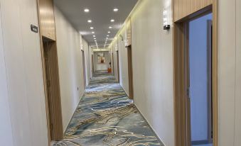 Qingyuan Holiday Business Hotel