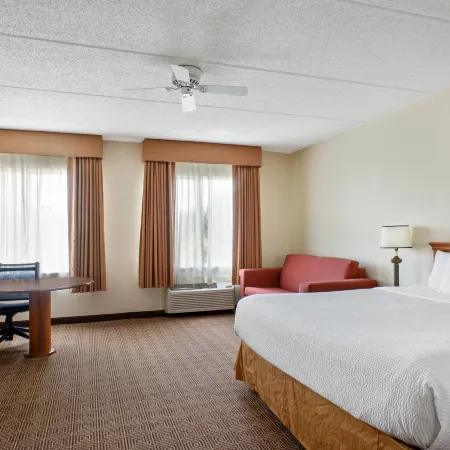 La Quinta Inn & Suites by Wyndham Sawgrass