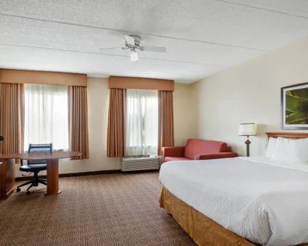 La Quinta Inn & Suites by Wyndham Sawgrass Hotels in Sunrise